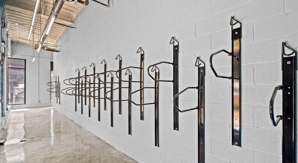 Building Photo - 1135 W Winona St