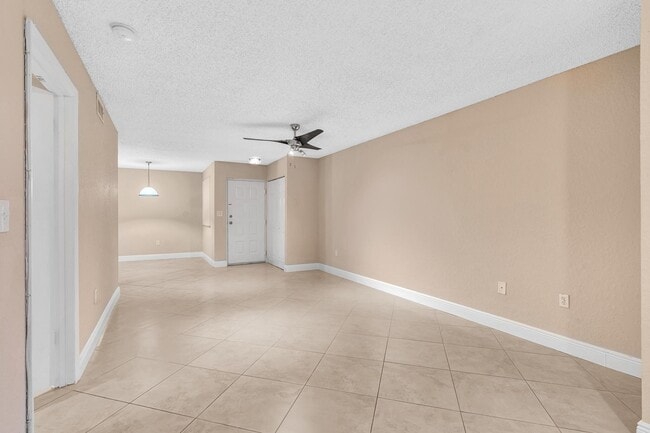 Building Photo - 2831 N Oakland Forest Dr