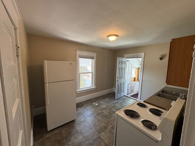 Building Photo - 1938 W 4th St