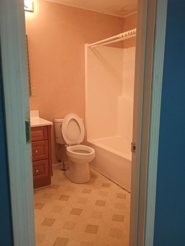 Building Photo - 121 Gould Dr