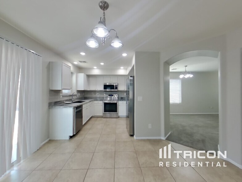 Building Photo - 930 W Mesquite Tree Ln