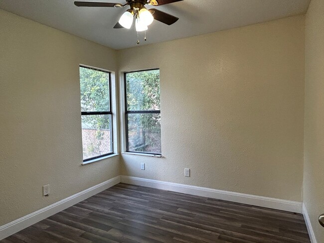 Building Photo - Cozy 2bed/1bath - Division Ave. & Nogalito...