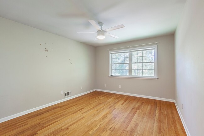 Building Photo - 3741 Fox Glen Ct NE