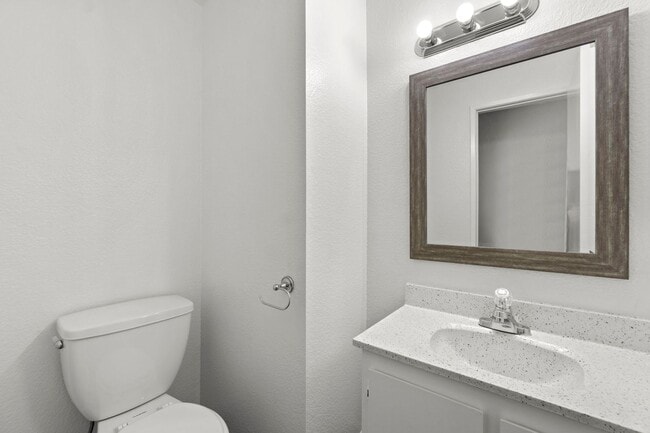 Building Photo - 130 E 21st St