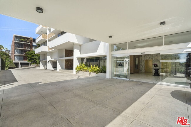 Building Photo - 8787 Shoreham Dr