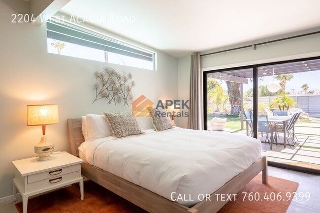 Building Photo - 2204 W Acacia Rd