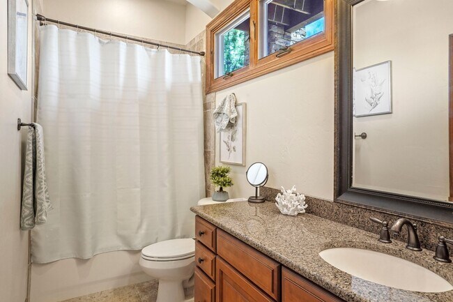 Building Photo - Stunning Broadmoor Estate with Mountain & City Views