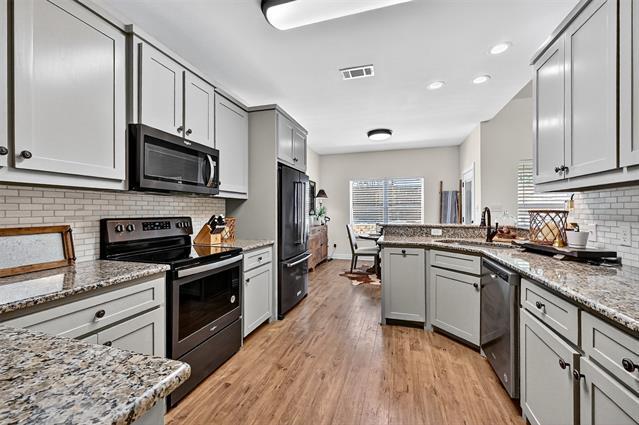 Building Photo - 38 Lone Oak Blvd