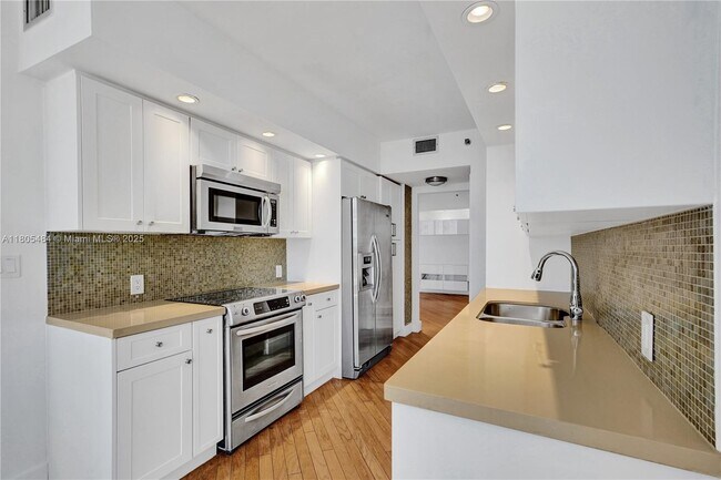 Building Photo - 20281 E Country Club Dr