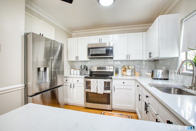 Building Photo - 60 Lawn Ave