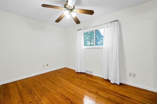 Building Photo - 28314 James Dr