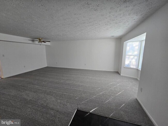 Building Photo - 6062 Red Squirrel Pl