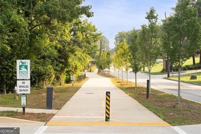 Building Photo - 1364 Rietveld Row NW