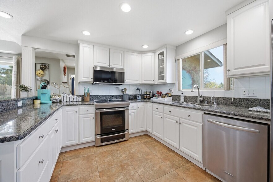 Building Photo - 1709 S Perry Ct