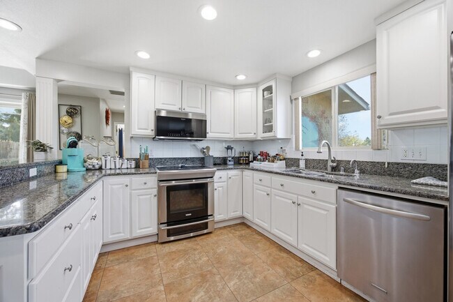 Building Photo - 1709 S Perry Ct