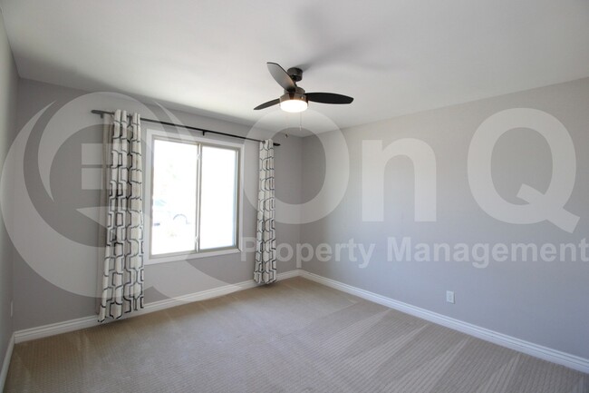 Building Photo - 1653 E Bishop Dr