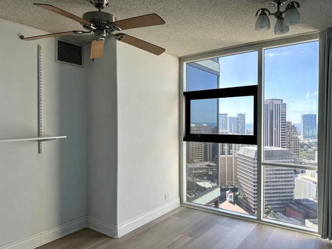 Building Photo - Honolulu Park Place 2BR/2BA/2PK - Ocean & ...