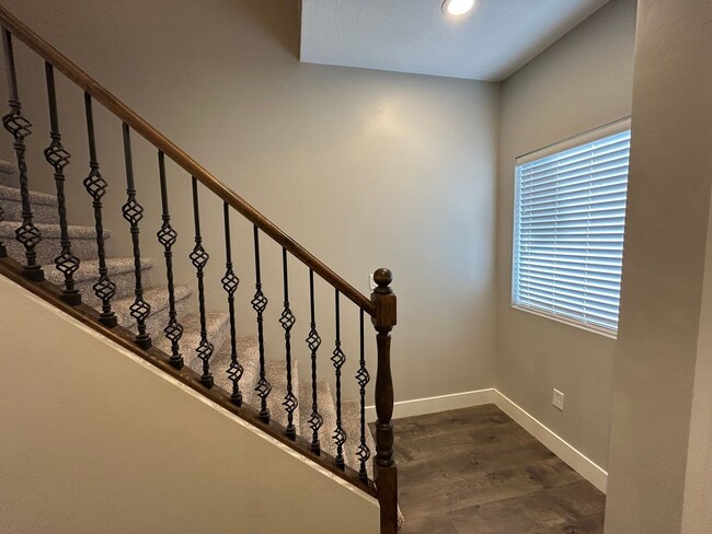 Building Photo - Meadow Crest Home!!!!
