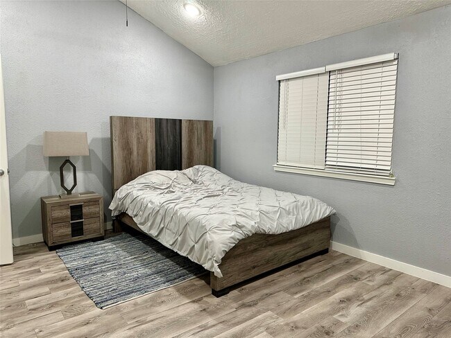 Building Photo - 7114 Golden Dale Ct