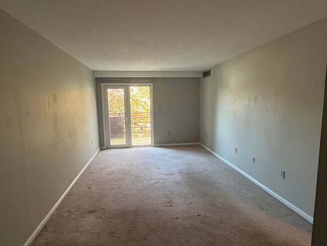 Building Photo - 314 Riverside Ave