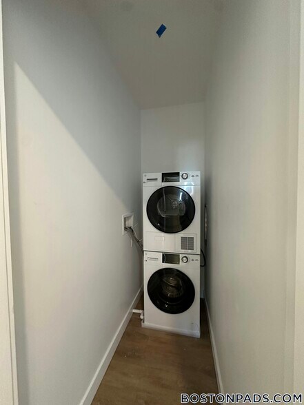 Building Photo - 199 Gardner St