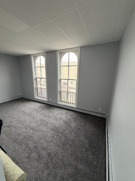 Building Photo - 205 Plum St