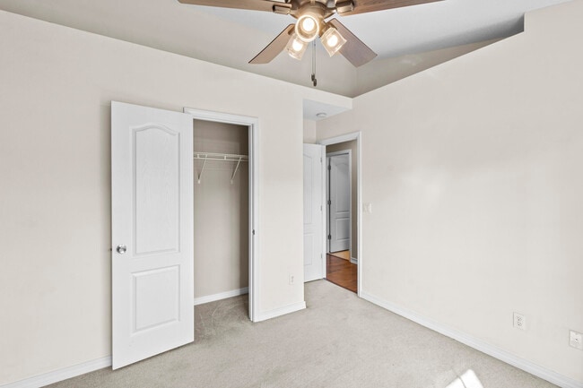 Building Photo - 1895 Everglades Dr