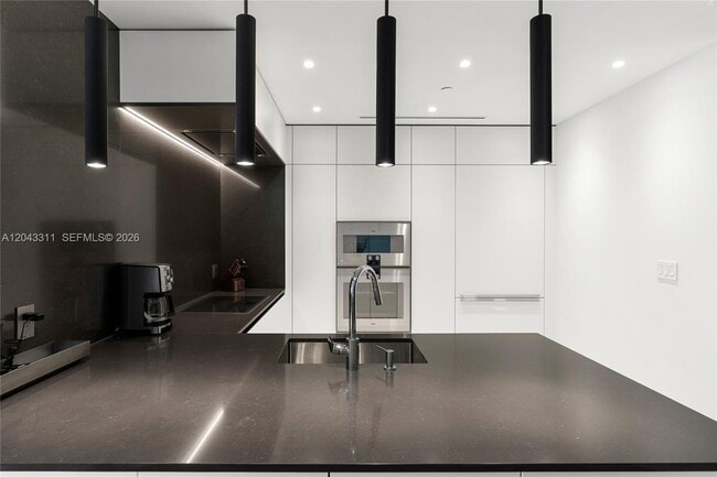 Building Photo - 300 Biscayne Blvd Way