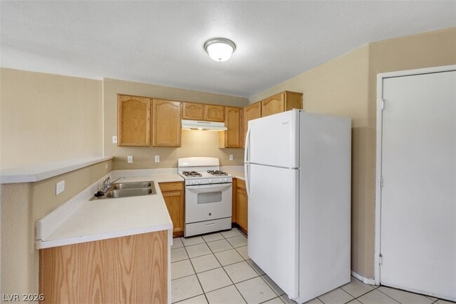 Building Photo - 1956 Vista Malaga St