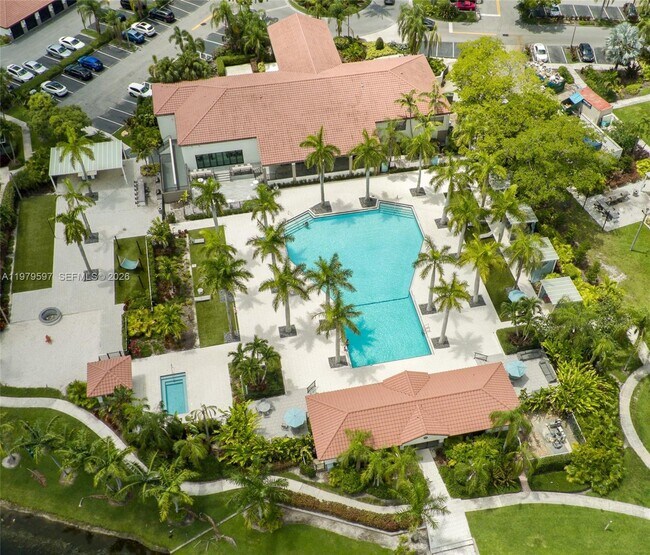 Building Photo - 11826 SW 13th Ct