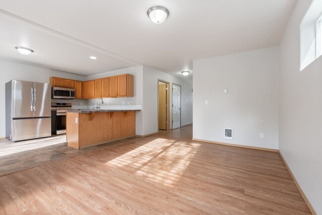 Building Photo - Beautiful 4bed/2.5bath