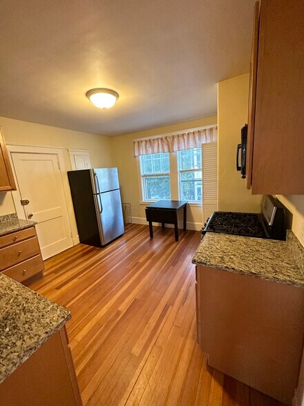 Building Photo - 7 Stedman St