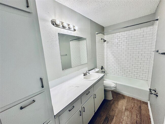 Building Photo - 1912 Valley Hill Cir