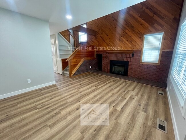 Building Photo - 8059 Lexington Park Dr