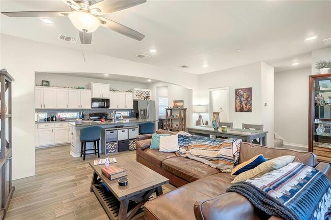 Building Photo - 217 Birch Oak Ln