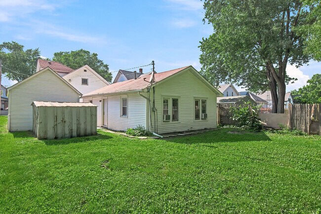 Building Photo - 6929 13th Ave