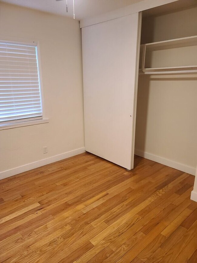 Building Photo - 1118 W Cruces St