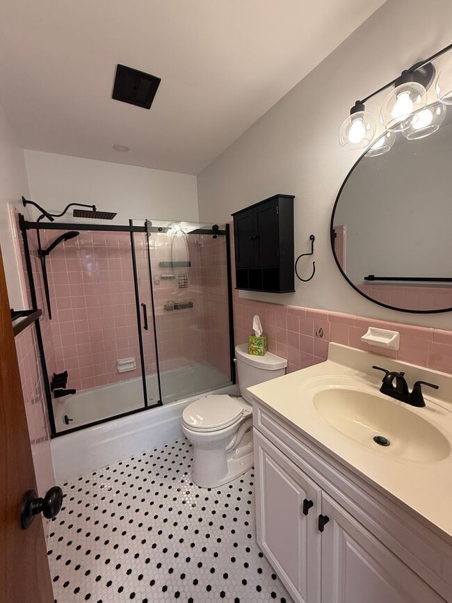 Building Photo - Fantastic Home Near Three Chopt and Patterson Available immediately!