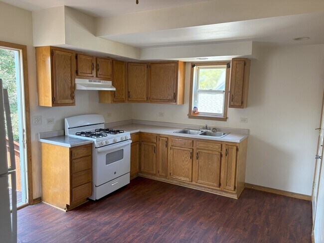Primary Photo - 27 N Hickory St