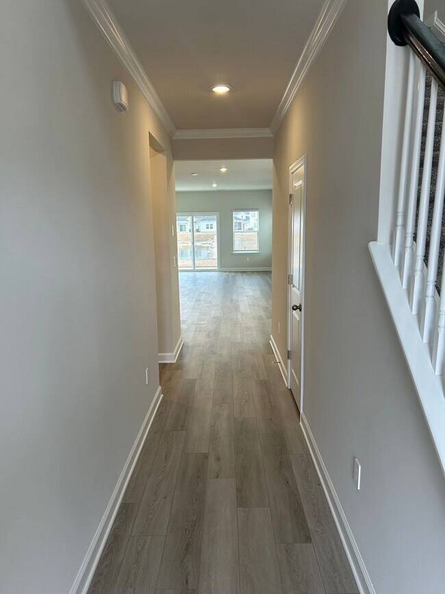 Building Photo - 6009 Port Royal St