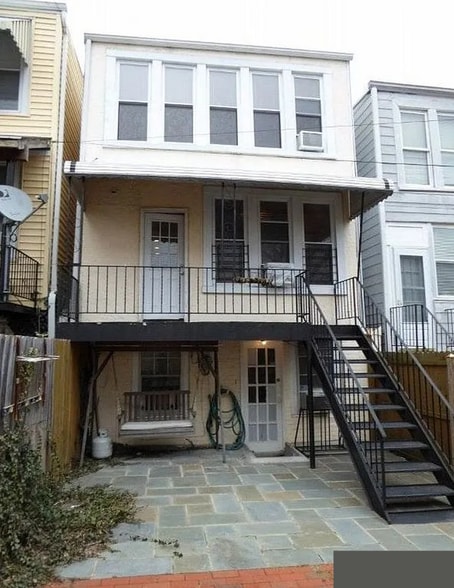 Building Photo - 4422 3rd St NW