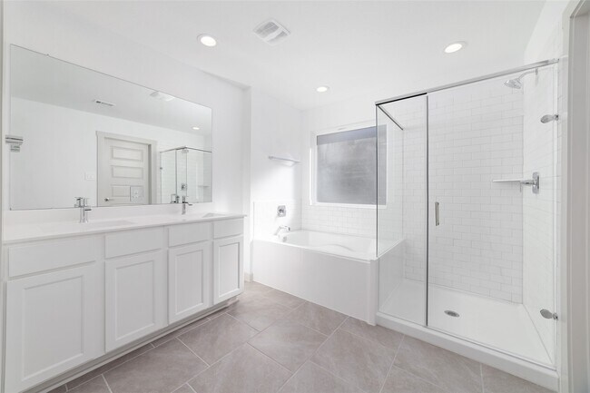 Building Photo - 7010 Fleetwood Crescent Wy