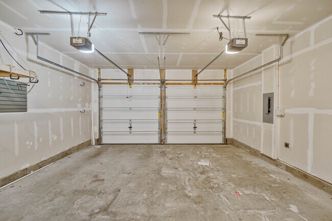 Building Photo - 3461 Eagle Ridge Dr