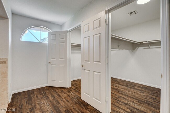 Building Photo - 9405 Mast Dr