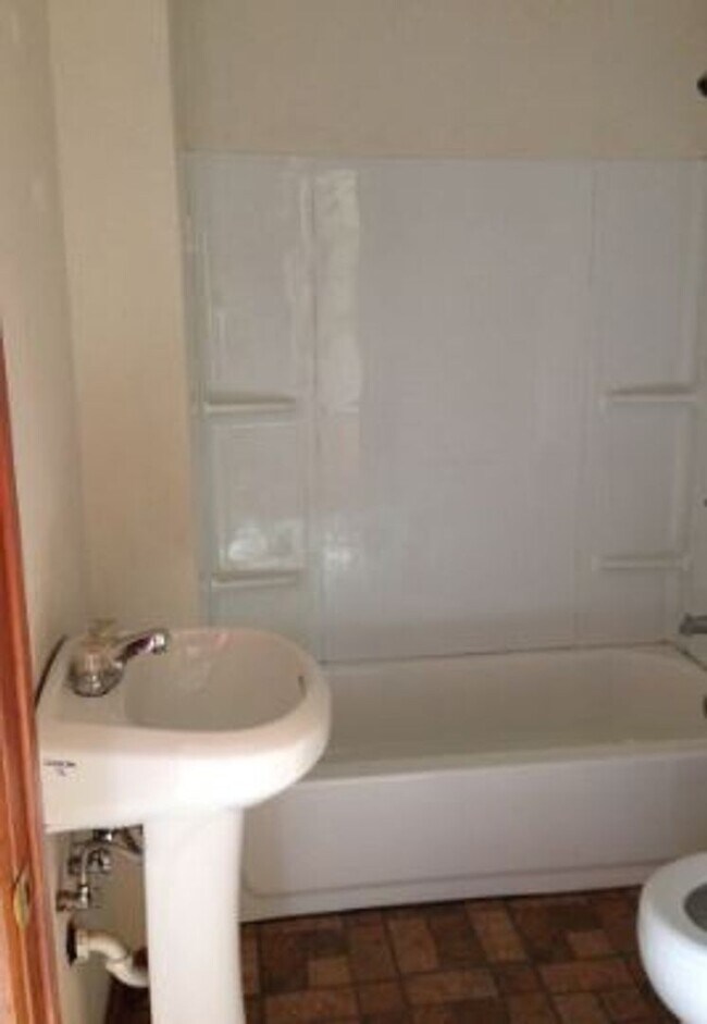 Building Photo - 1175 Mt Vernon Rd