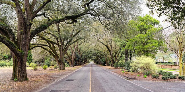 Building Photo - 946 Magnolia St SE