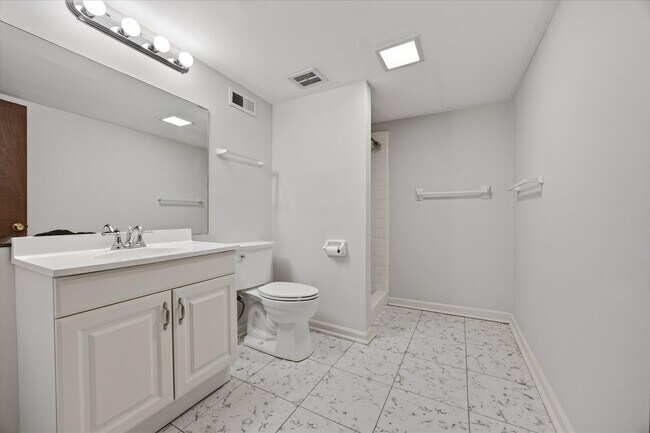 Building Photo - 717 Goodpasture Terrace