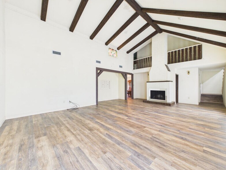 Building Photo - 100 Oak Coulee Dr