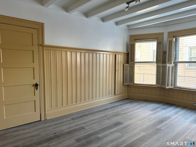 Building Photo - 1537 Chapel St