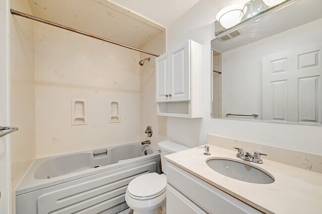 Building Photo - 17050 Northup Way